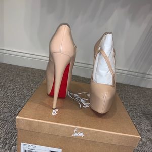 Christian Louboutin Lady Def 160 Nude